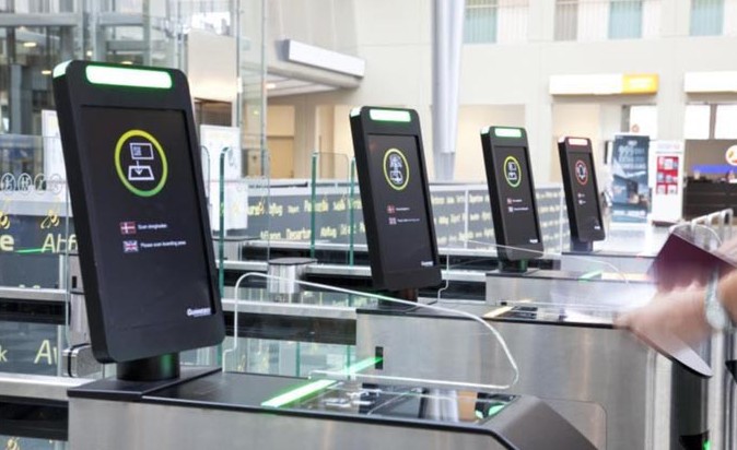 Gunnebo Entrance Control automated e-gates at a passenger terminal