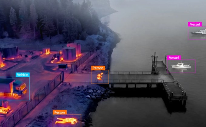 Hanwha Vision AI thermal camera detecting vessels, people and vehicles