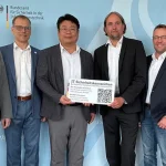 Hanwha Vision representatives holding the BSI IT Security Label certificate