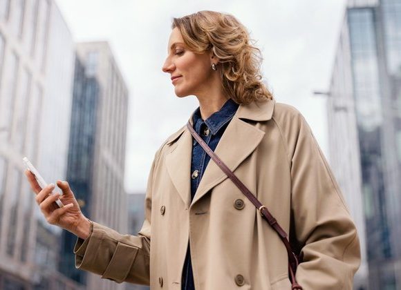 iLOQ smart access technology used with a smartphone